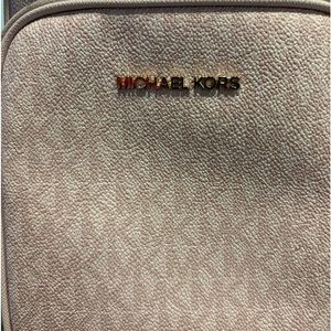 Michael Kors crossbody pink